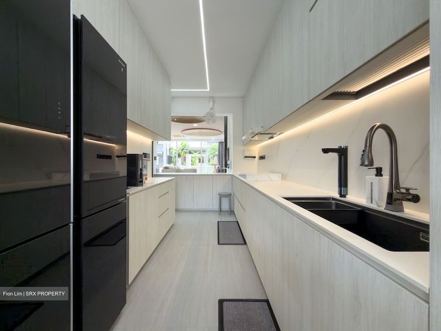 Oasis @ Mulberry (D13), Terrace #542744831